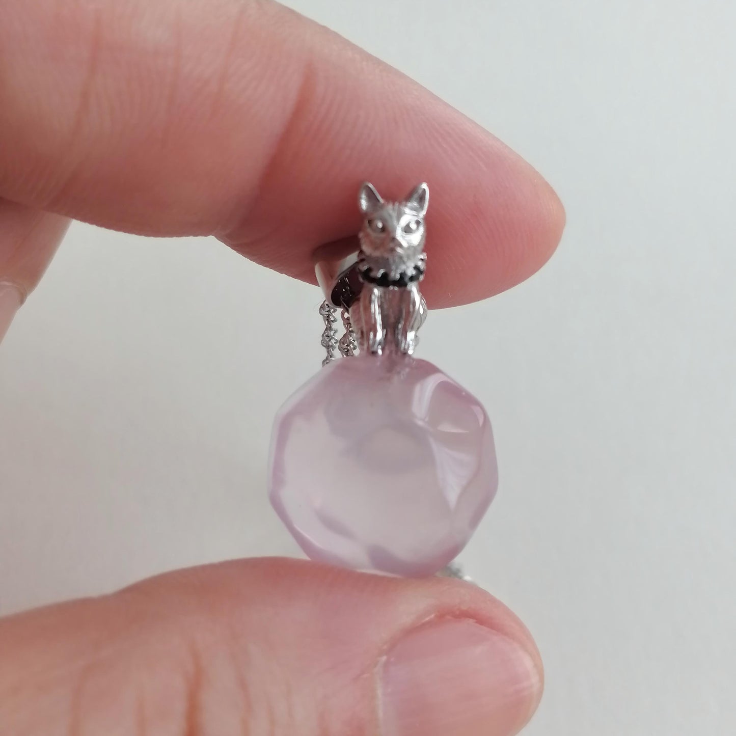 Rose Quartz pendant close up2-1