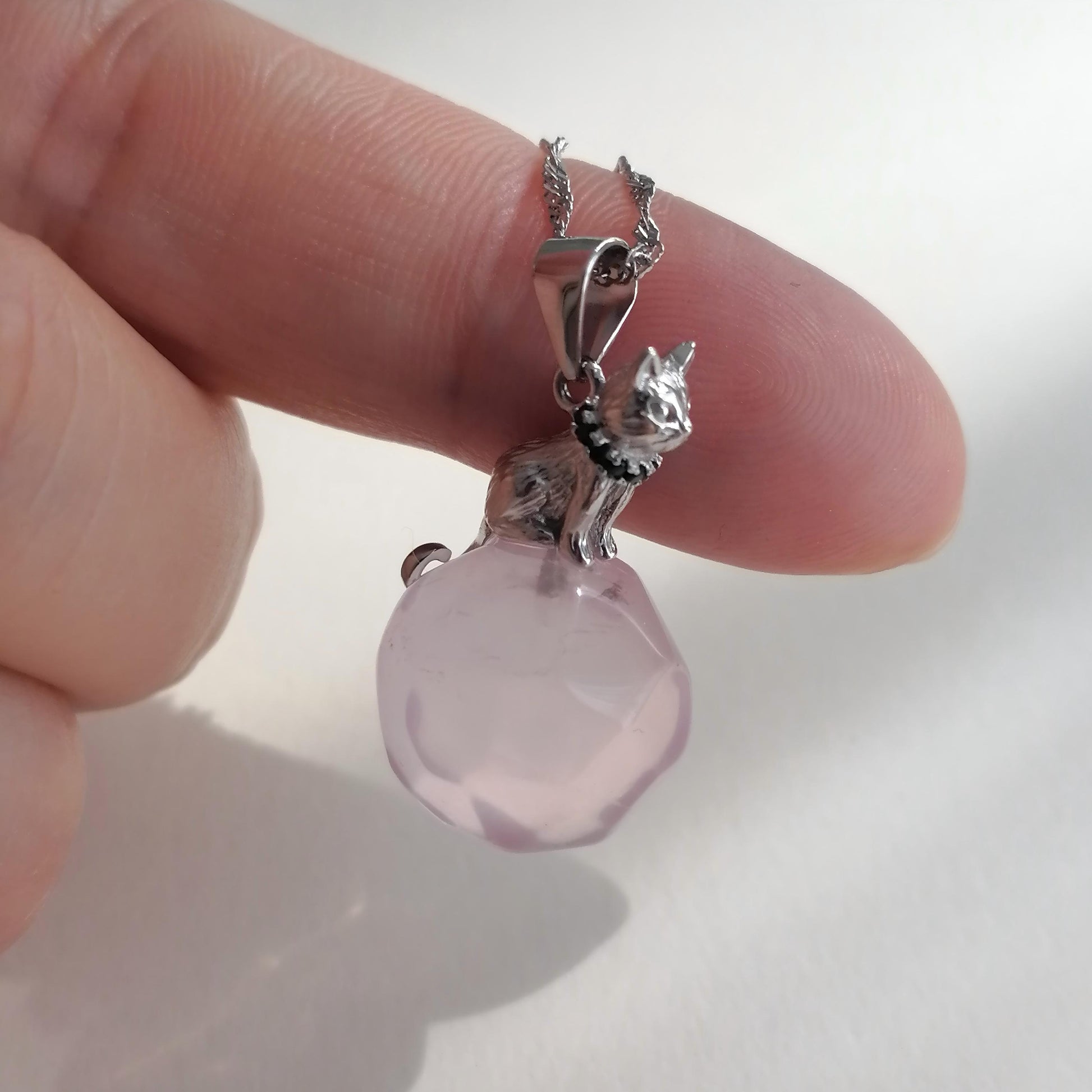 Rose Quartz pendant necklace close up2-2